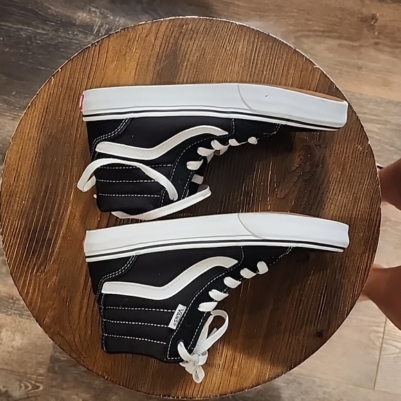 Worn once Black and white hightop vans youth sz 4 - Picture 4 of 7
